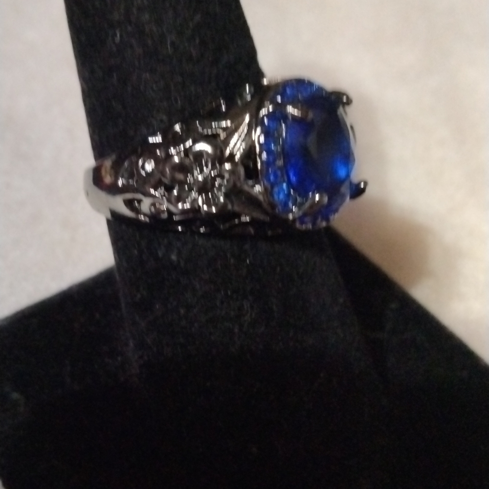 sapphire colored and gunmetal ring size 9 NWT (sku 592)